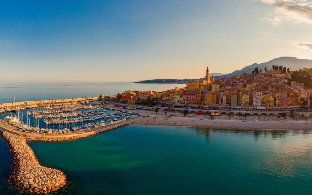 Mattoni in Menton With 1 Bedrooms and 1 Bathrooms