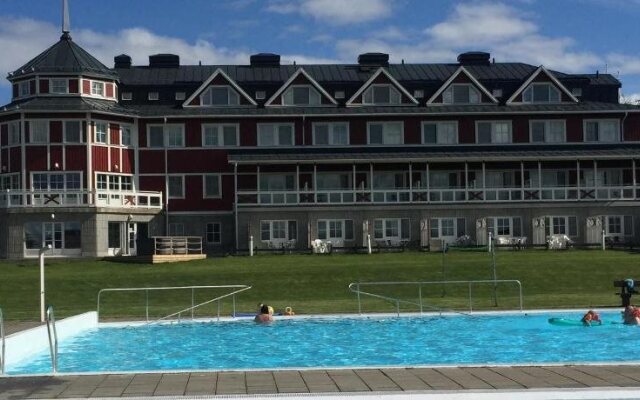 Grand Arctic Hotel