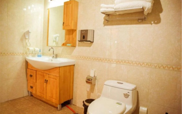 Da Lian Han Wen Yuan Hotel