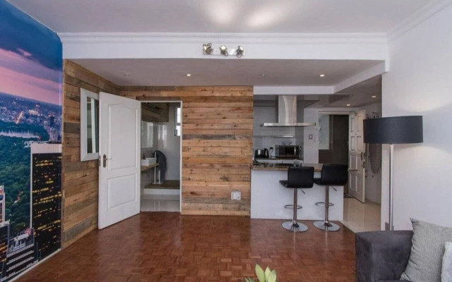 Open-plan 1 Bedroom Apartment In Green Point