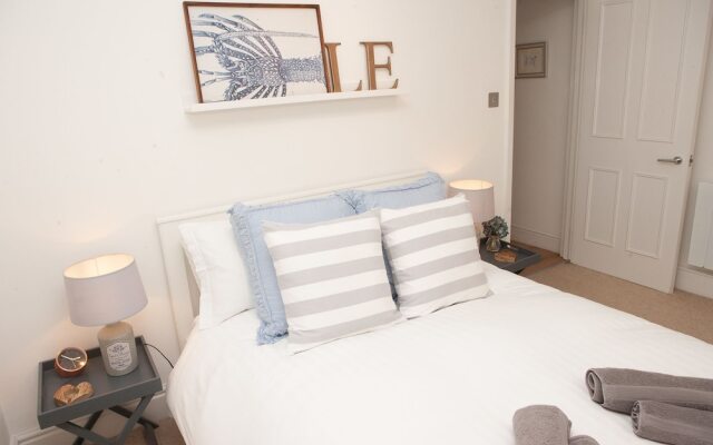 2 Bedroom Apartment in Prime Clifton Location