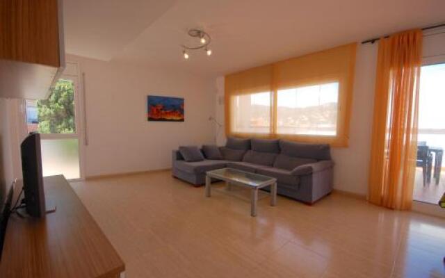 Lets Holidays Big Terrace House and 2 Parking