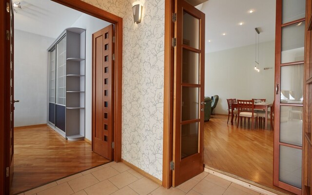 Апартаменты Center City на Жуковского 12