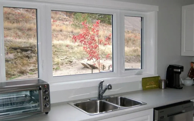 Singing Marmot Guest Suites