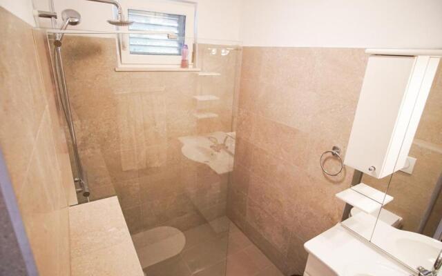 3 Bedroom Beach House with private sea access