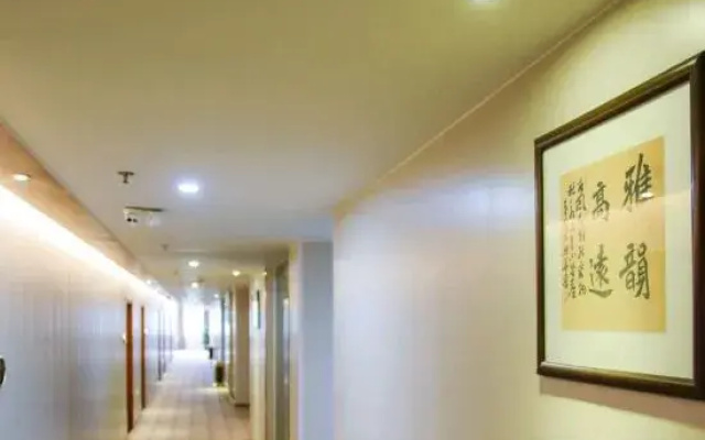 Fenghuang Huating Hostel