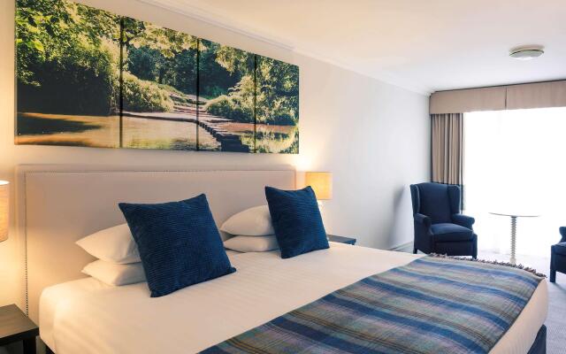 Sunday Box Hill Burford Bridge Hotel