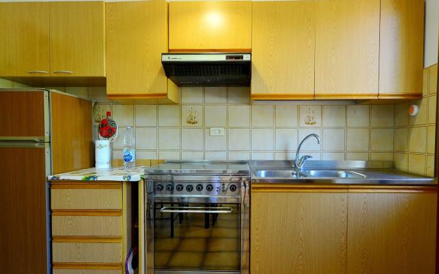 Sunlit Home With Pool