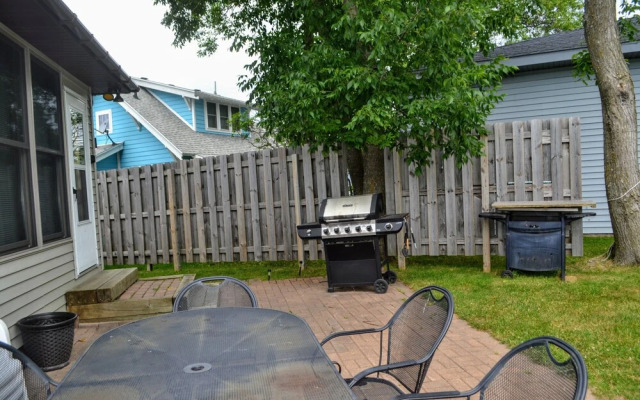 Billy's Lakeview Retreat