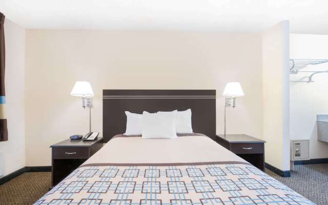 Days Inn by Wyndham Hobbs