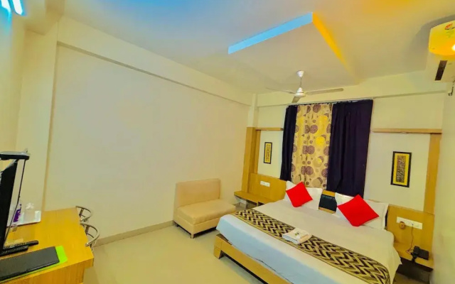 OYO 15700 Spectrum Residency