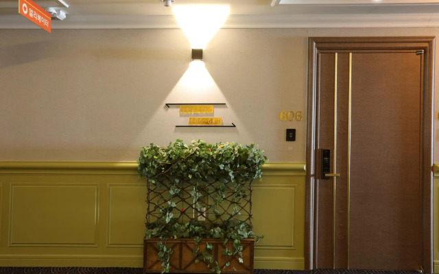 Empire Tourist Hotel