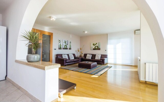 Beautiful Home in Rijeka With Wifi and 5 Bedrooms