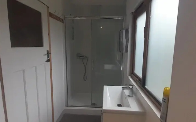 4 Guests - Pet Friendly - 13 min to the Beach