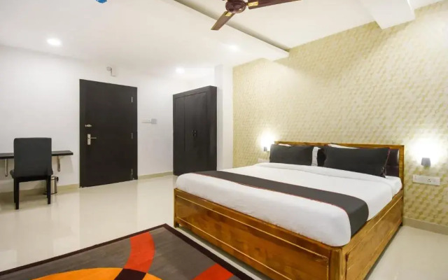 Red Velvet Premium by OYO Rooms