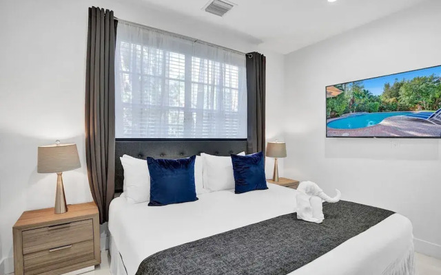 4BR Hollywood Beach Home with Pool