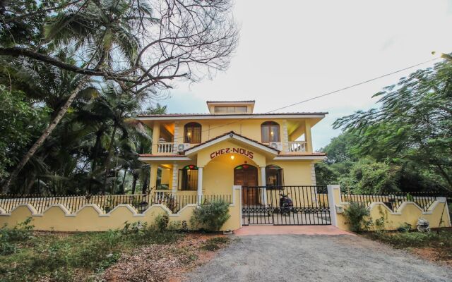 OYO 10723 Home Pool View Studio Colva