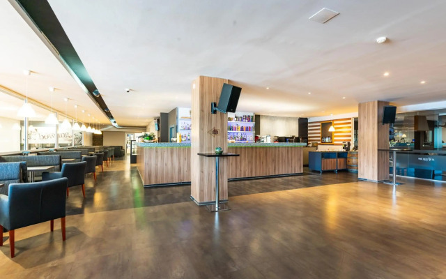 Atrium Hotel