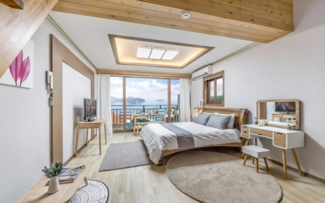 Geojedo Bay One Pension