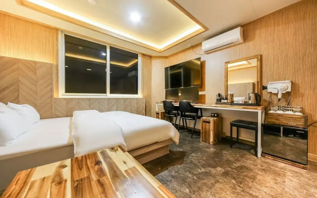 Gukmin Hotel
