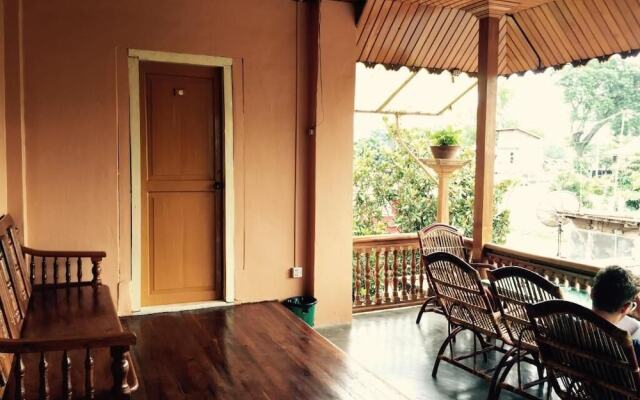 Mr. Charles Guest House - Hostel