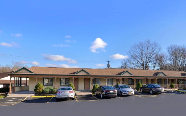 Red Carpet Inn and Suites - Cheshire