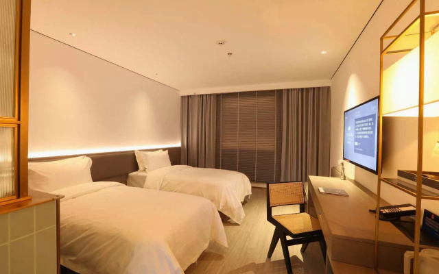 Auspicious Business – Guest Rooms – Beijing