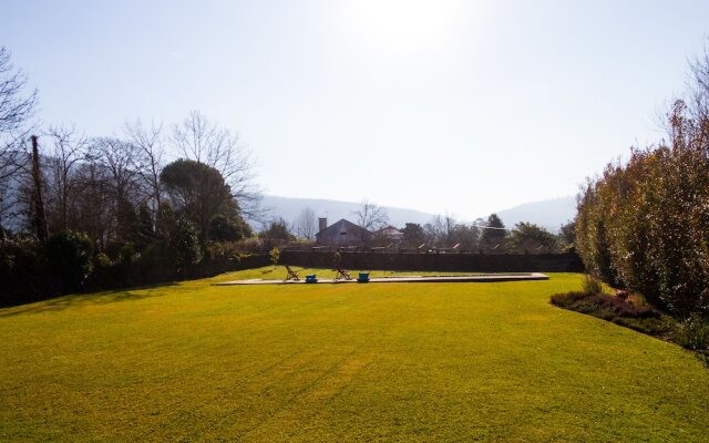 Liiiving In Caminha - Lawny Pool House