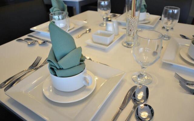 Holiday Suites Business District (Empire Suites Hotel)