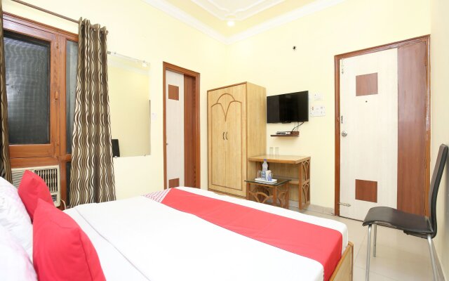 OYO 15667 Hotel Anand
