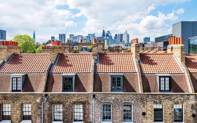 Stylish 2BR Whitechapel Flat with City Views