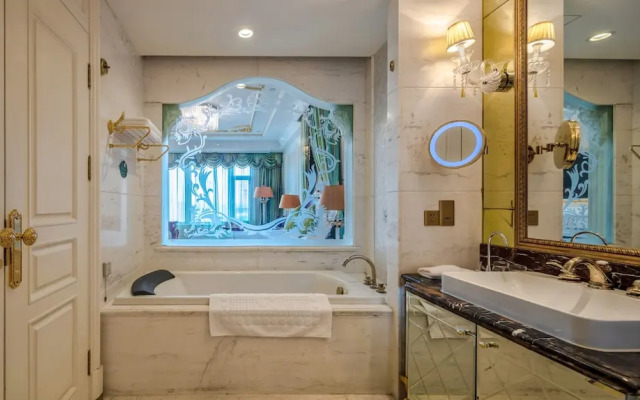 Yungang Jianguo Hotel