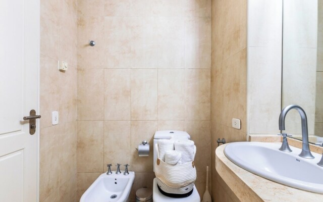 2BR Family Apt Puente de la Mujer View