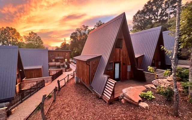 Wrong Way River Lodge & Cabins