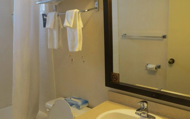 Travelodge by Wyndham Thunder Bay