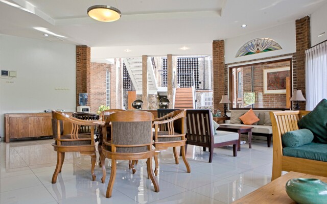 RedDoorz Plus near Dago Pakar