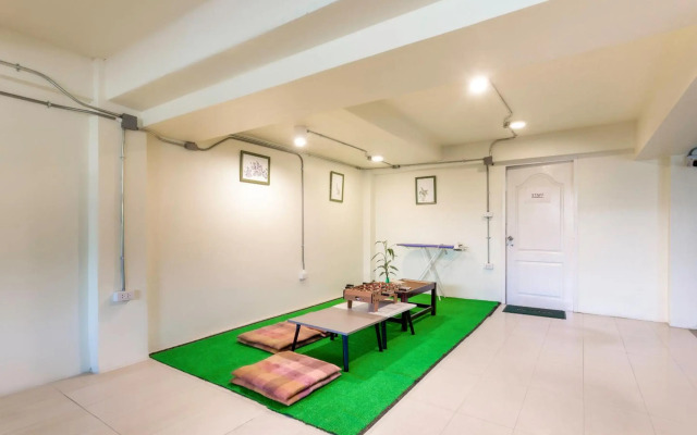 OYO 928 Leaf Hostel