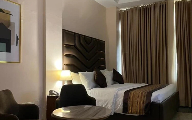 De Silver Green Luxury Hotel