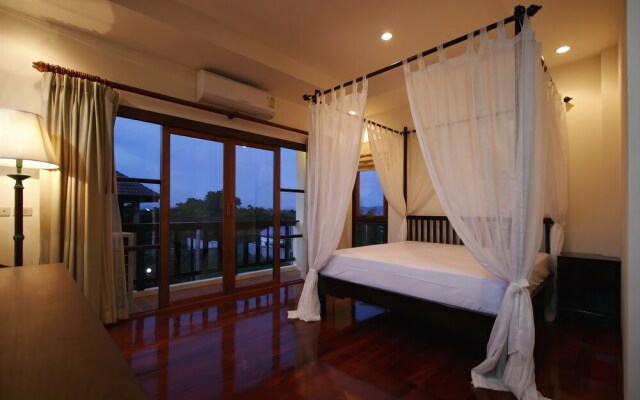 The Idol Boutique Resort & Villa (Nai Harn)