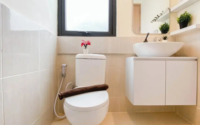 Minimalist Tidy 2Br At Meikarta Apartment