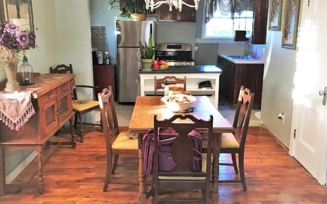 Vineyard Mansion & Carriage House Bed & Breakfast