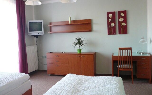 Hotel Ostrov Garni