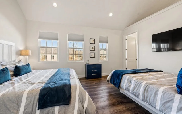 Zion's Haven #f4 4 Bedroom Townhouse