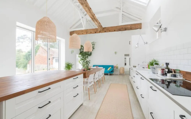Simple Coastal Luxury Near Southwold Sleeps 10