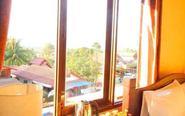 Vang Vieng Camellia Hotel