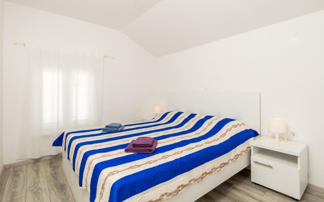 Beautiful Apartment in Vlasici With 1 Bedrooms and Wifi