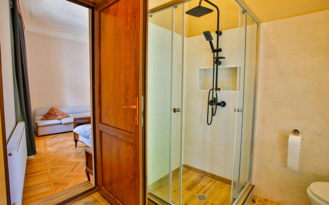 Entire apartment hosted by Keti