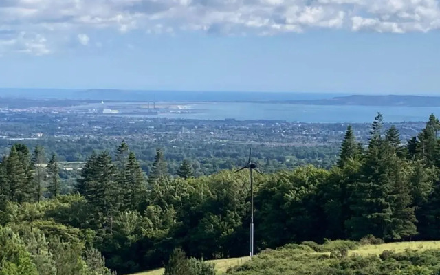 Ensuite at the foot of Dublin Mountains