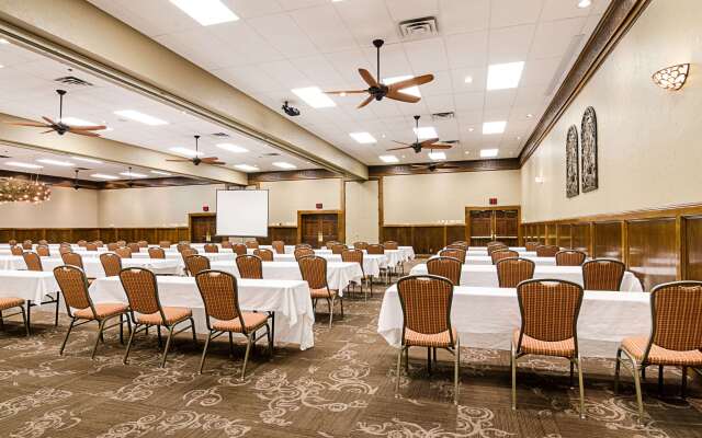 Clarion Inn Garden City