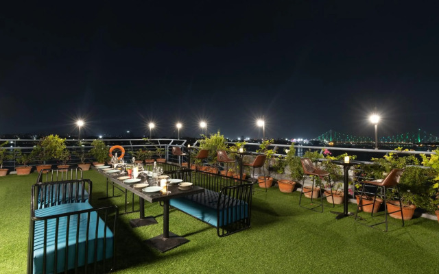 Polo Floatel Kolkata